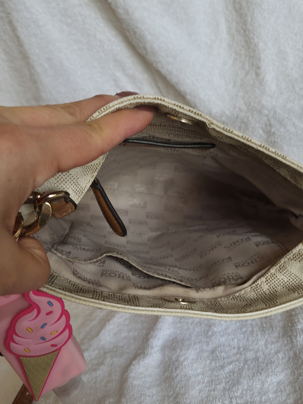 Michael Kors Hamilton Vanilla/ Cream Brown Signature Crossbody Bag. - Picture 4 of 13
